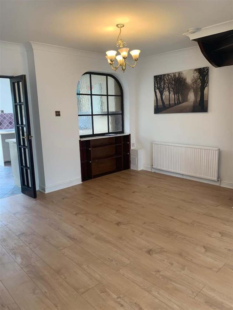 3 bedroom house in Misbourne Road, Uxbridge