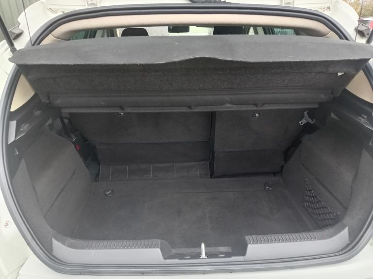 2012 Chrysler Delta 1.4 M-Air SE SAT NAV SHOWROOM CONDITION CAN SECURE 24/7 ON NET DELIVERY AVA H...