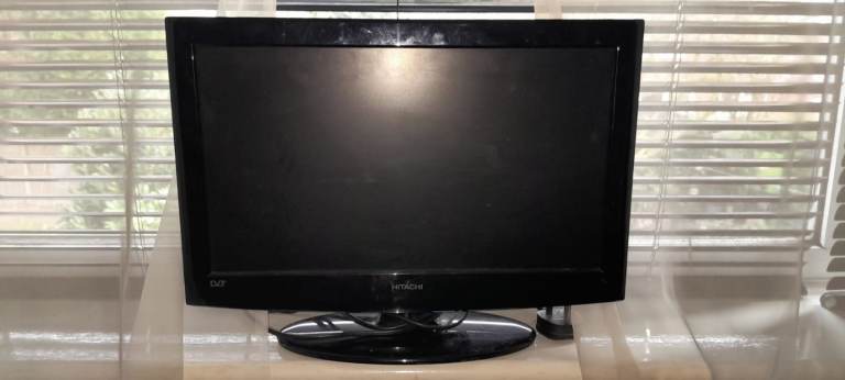 HITACHI 19" TV 