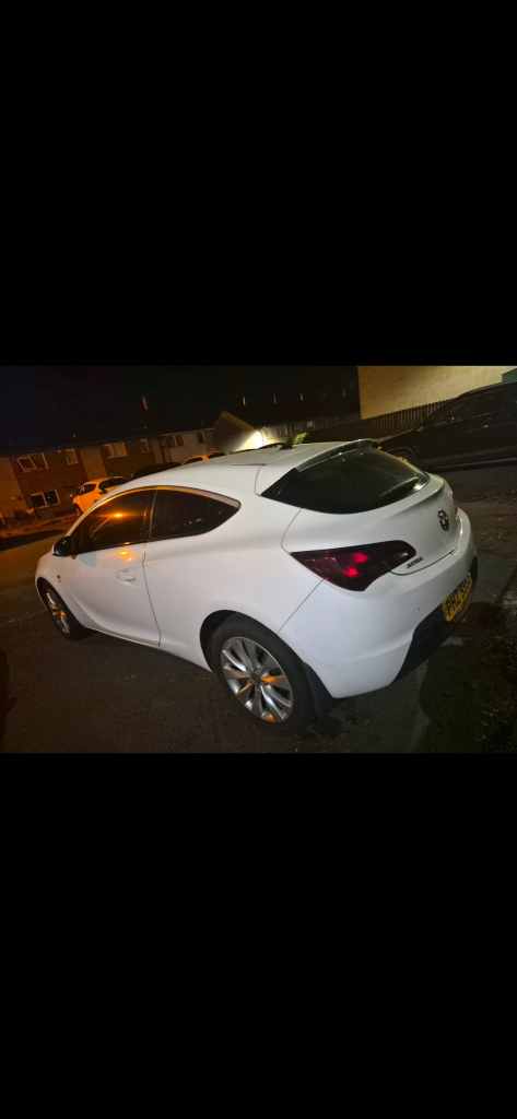 Vauxhall, ASTRA GTC, Hatchback, 2012, Manual, 1956 (cc), 3 doors