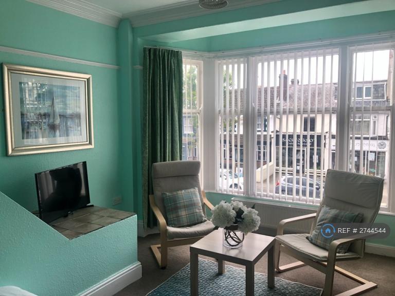 Studio flat in Madoc Street, Llandudno, LL30 (#2744544)