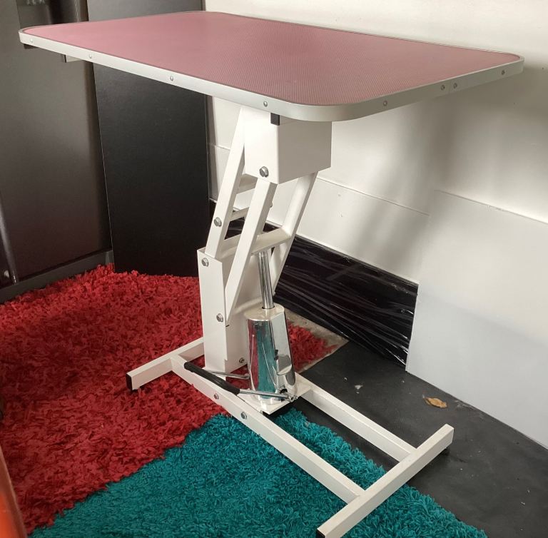 Dog grooming hydraulic table 