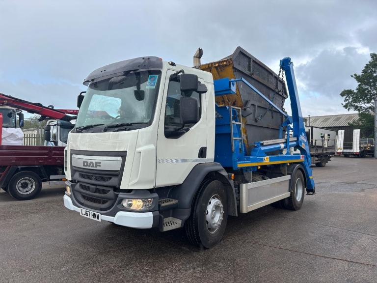2017 67 DAF LF SKIP LORRY 18 Tonne