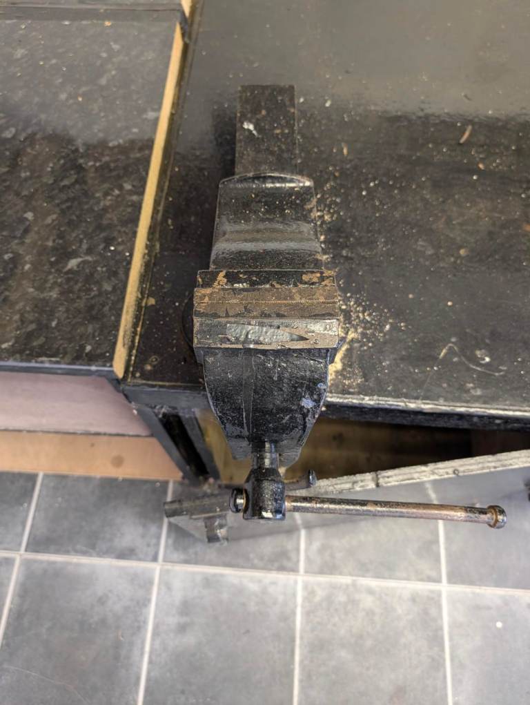 Sturdy Metal Bench Vice – Good Working Order- No 23 Record Vice