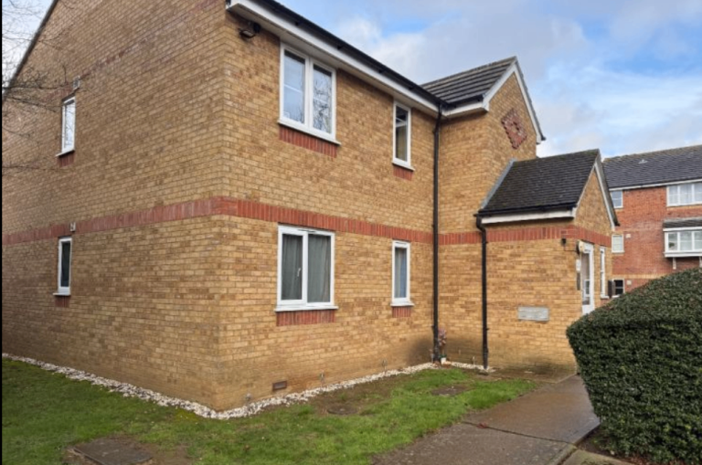 Separate 2 Bed flat for rent TW13 4TF