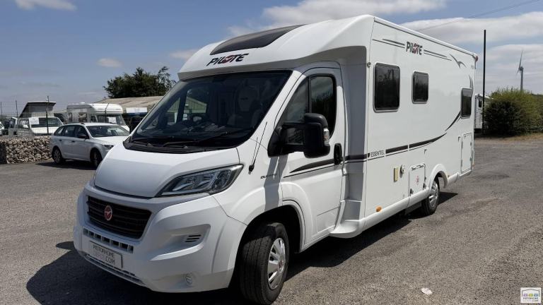 Pilote  P700, low Twin bed, 4 berth, Automatic, solar panel, motorhome for sale