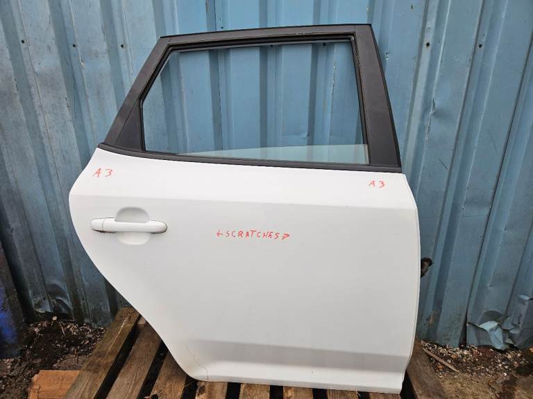 KIA CEED MK1 2010 REAR RIGHT OS COMPLETE DOOR WHITE 5DR