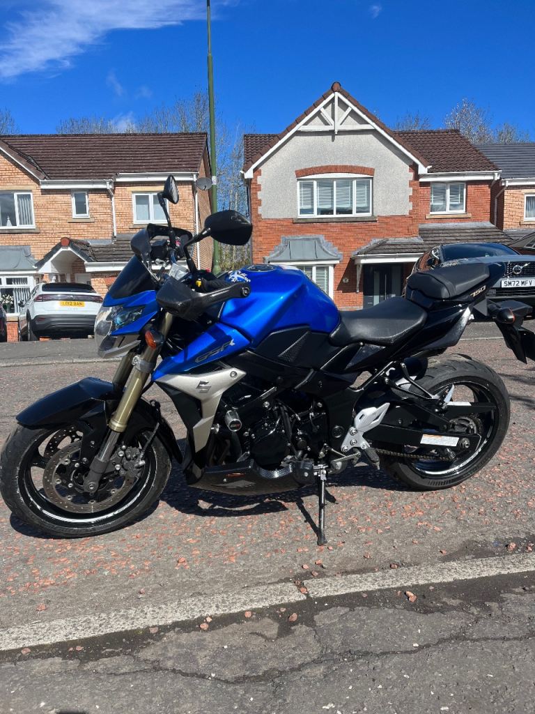 Suzuki gsr 750