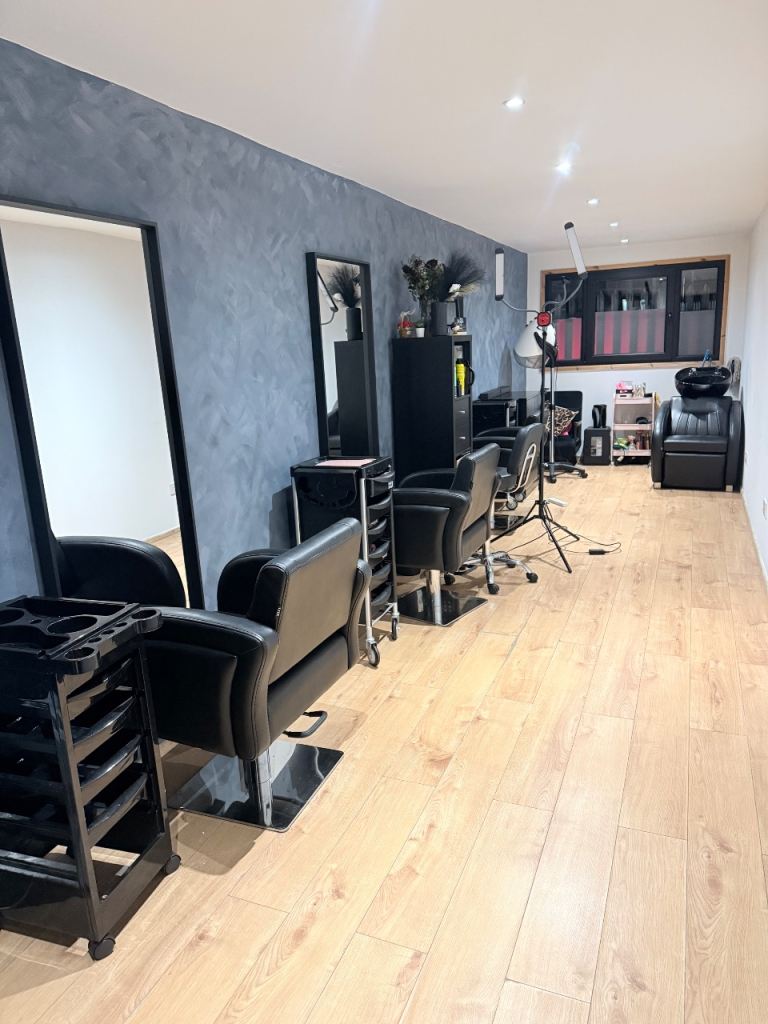 💈 Salon Chairs to Rent – Canning Town (£450pm) 💈