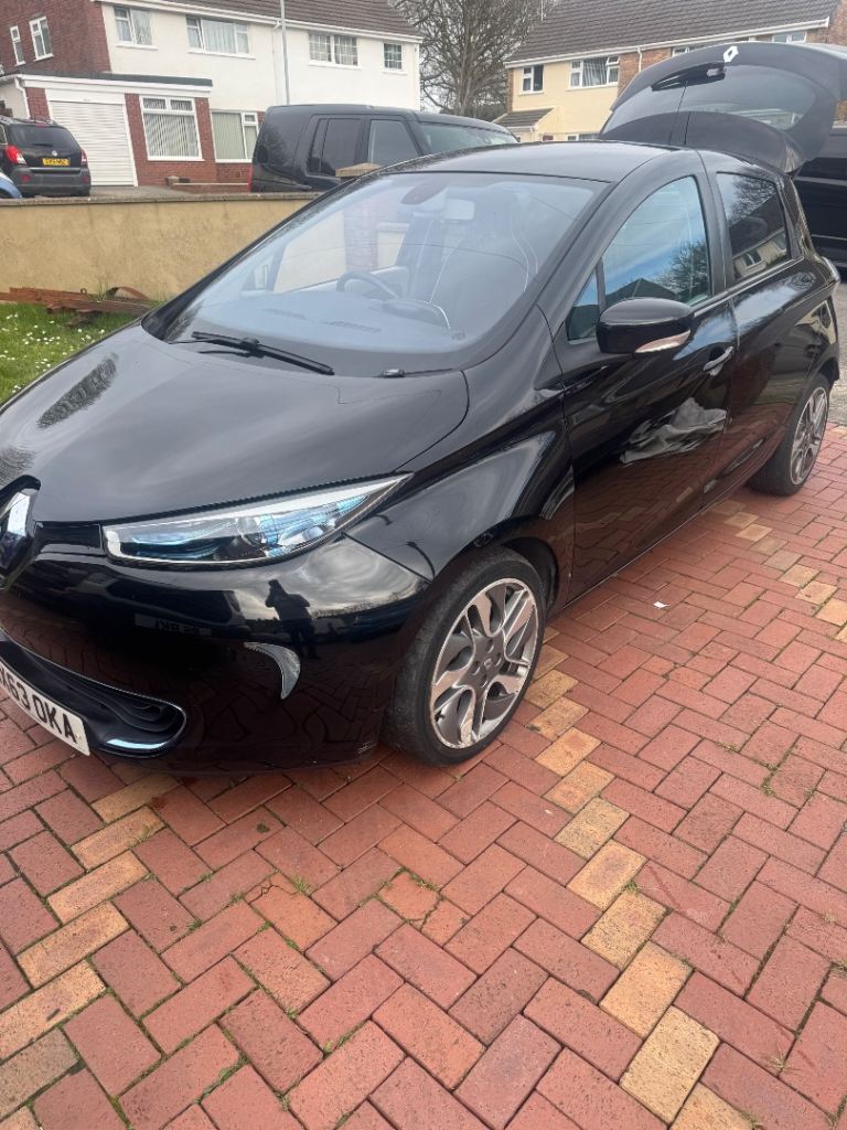 Renault Zoe intens electric  car dynamique 