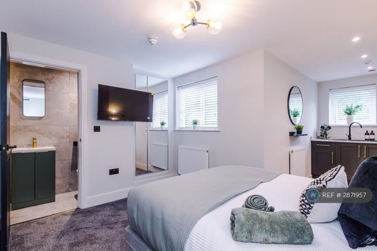 Studio flat in Rochdale Old Road, Bury, BL9 (#2871957)