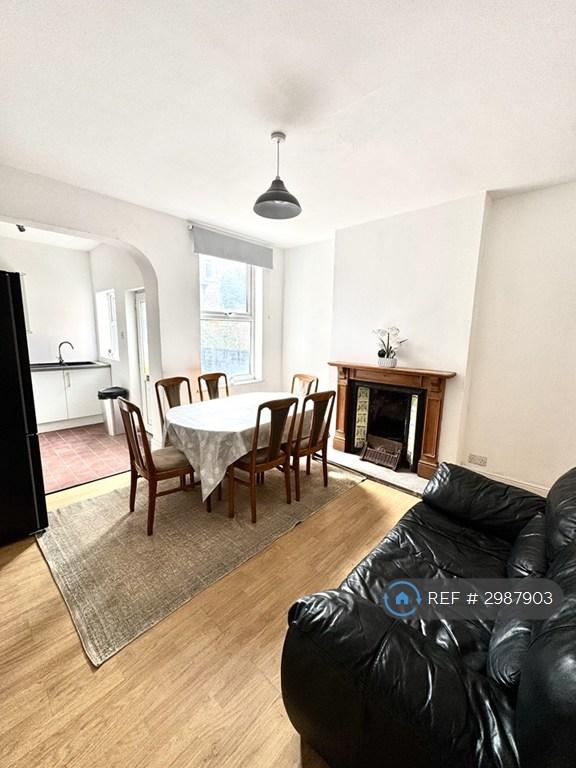 4 bedroom house in Hunter Hill Road, Sheffield, S11 (4 bed) (#2987903)