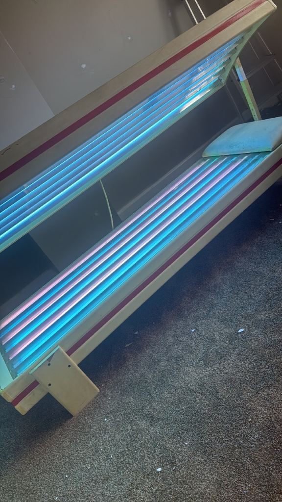 Home Sunbed with Blue and Red Light Tubes – Good Condition