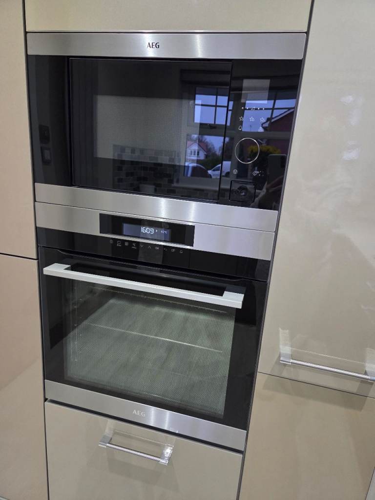 AEG BPK742320M PYRO BUILT -IN SINGLE OVEN 