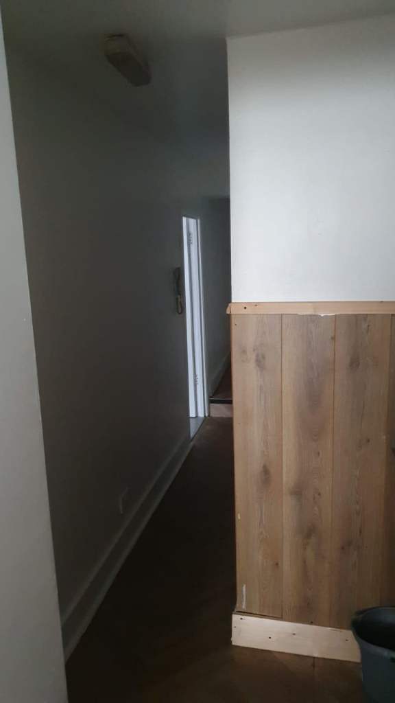 Stylish 1 Bedroom Ground Floor Flat with Private Garden, Cellar & Excellent Transport Links