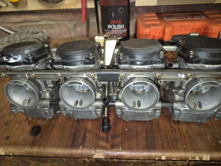 Mk1 Suzuki Bandit 600 carbs 