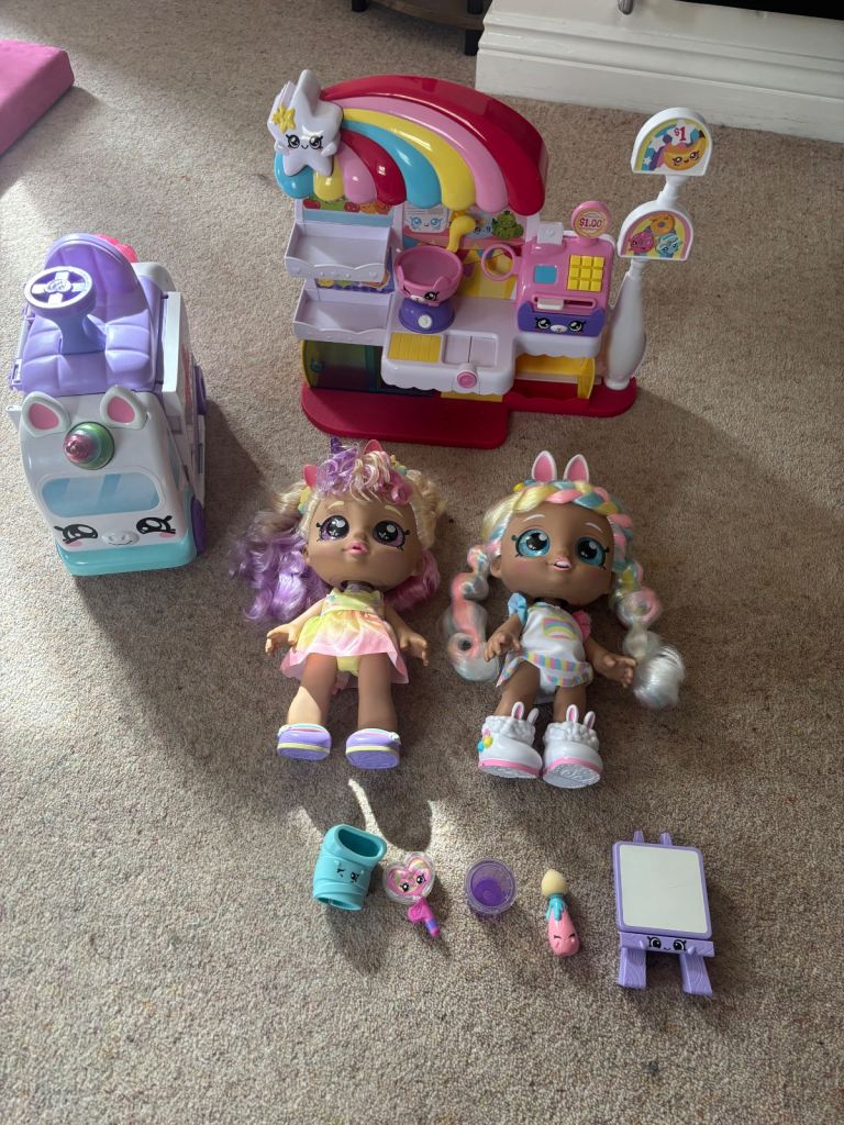 Kindi kids dolls, ambulance and shop