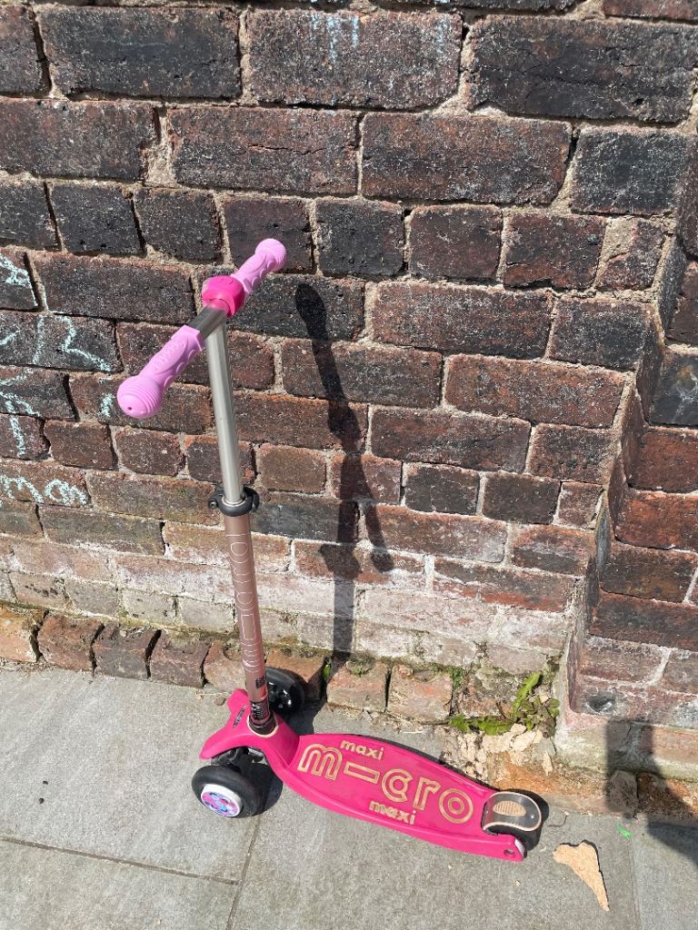 Kids pink maxi micro scooter