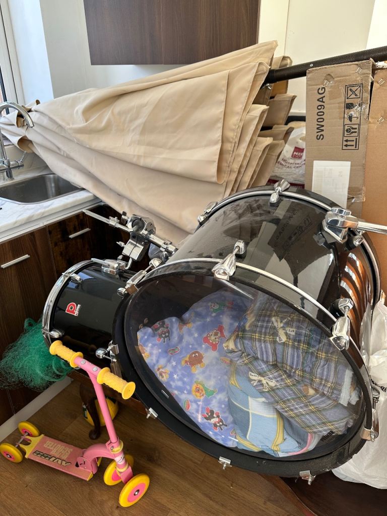  Complete drum kit and extra