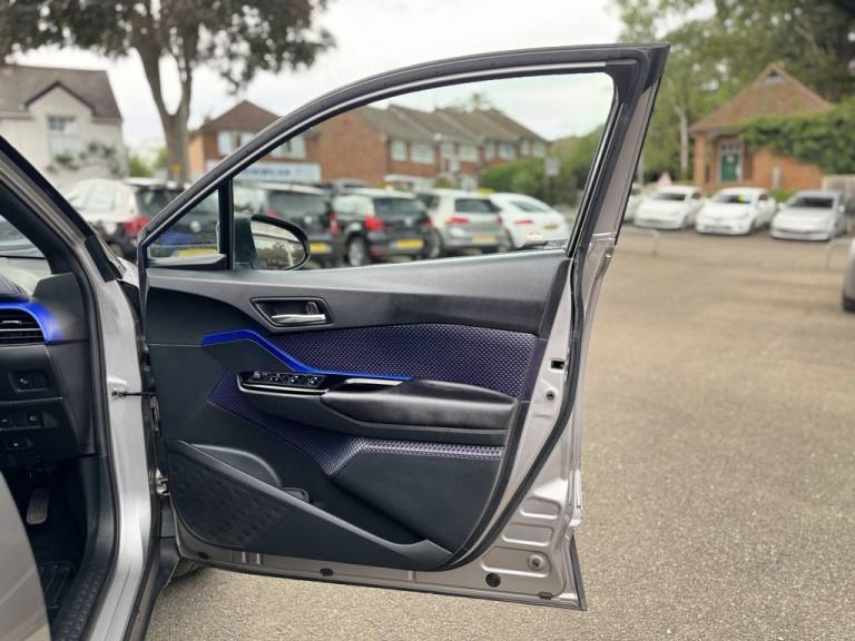 2018 Toyota C-HR 1.2T Dynamic 5dr HATCHBACK PETROL Manual