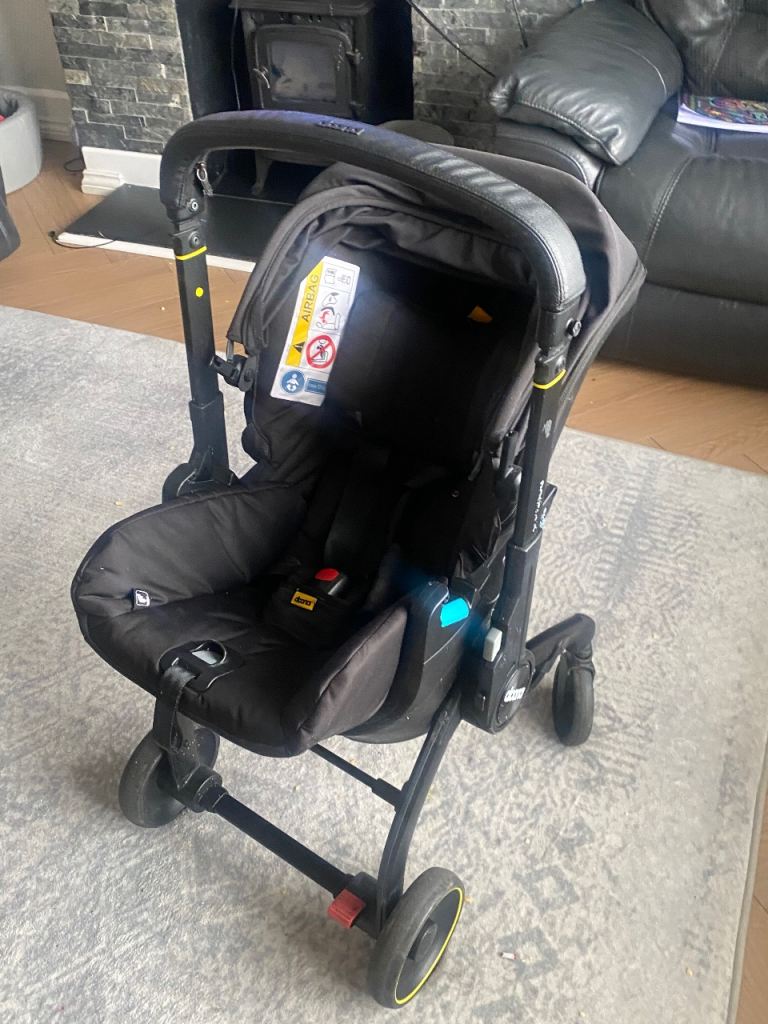Doona X stroller , rain cover & new born insert 