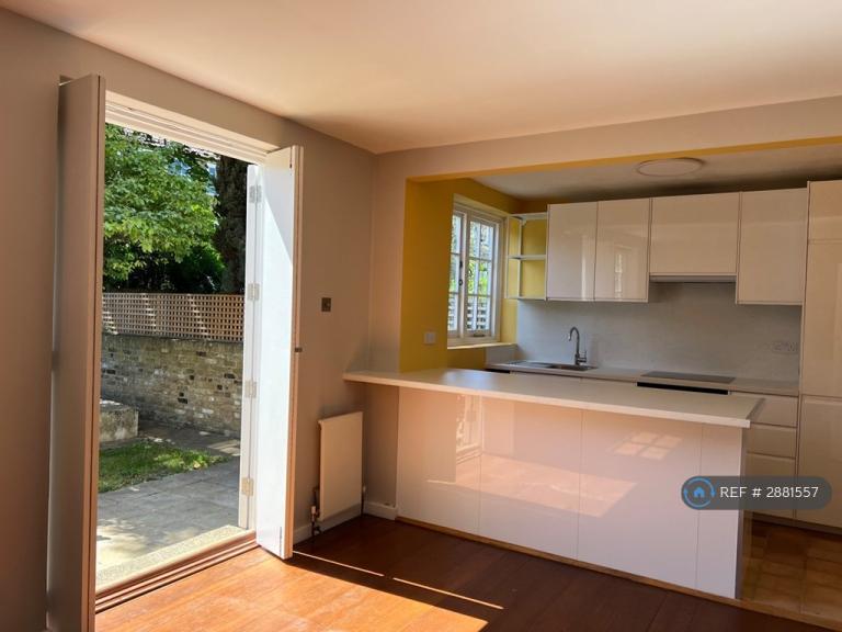 1 bedroom flat in Black Prince Road, London, SE11 (1 bed) (#2881557)