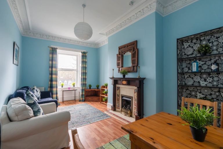 Morningside Beautiful Victorian 3rd floor 2 Bed Furn Flat Large Rooms Fresh Decor Fitted Kitchen
