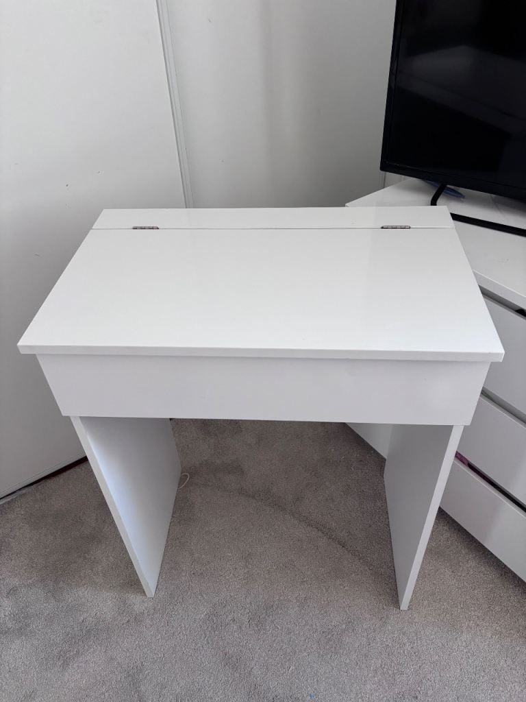 White gloss dressing table with mirror and compartments