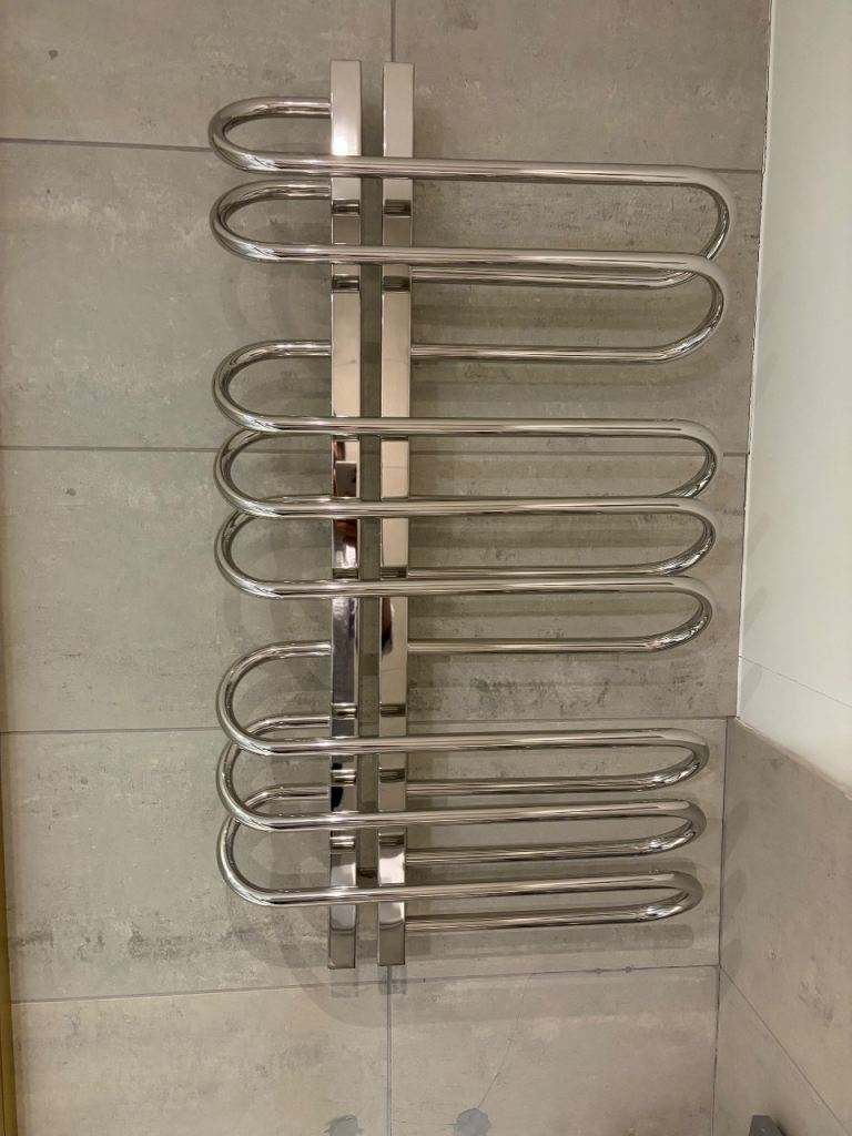 Bisque Chrome Heated Towel Rail 500mm x 900mm - Good Condition