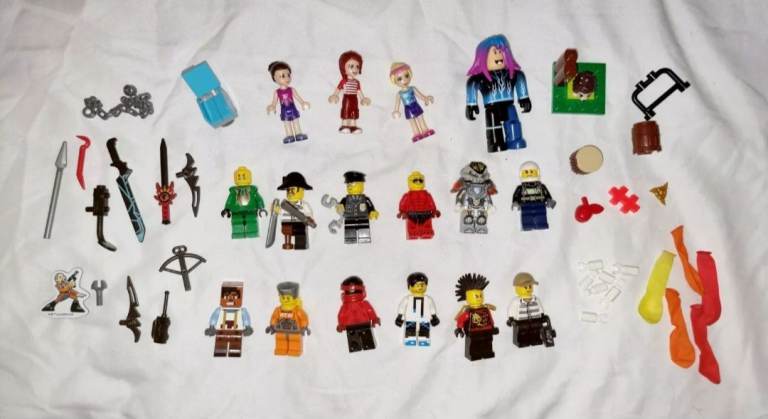Lego Minifigures bundle job lot 16x Random Lego Friends Figures and accessories 