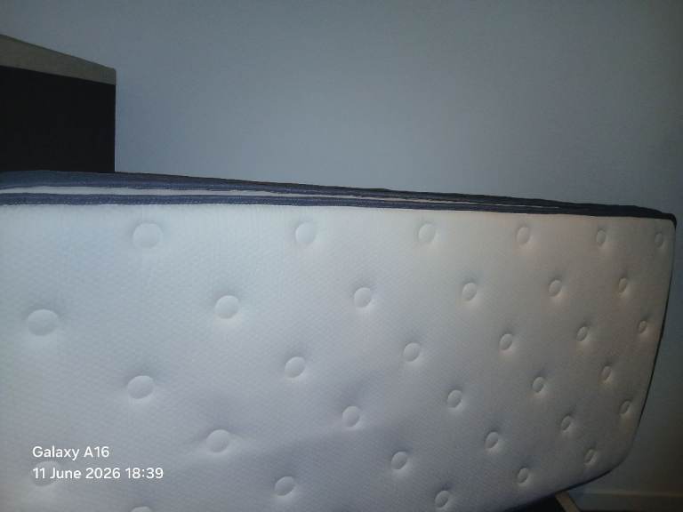  For free::7 zones, orthopaedic, medium firm. Hypoallergenic 190L x 90W x 25Th