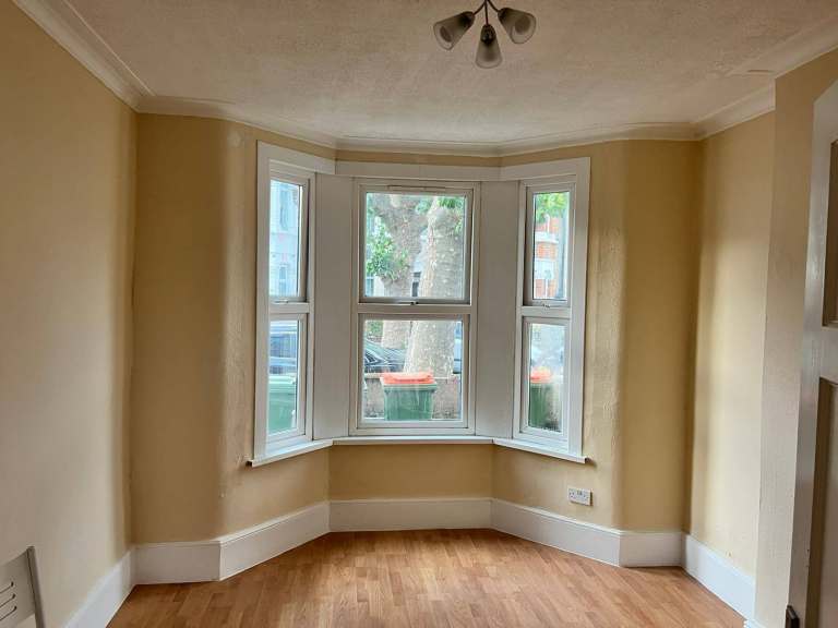 Beautiful Ground Floor One Bedroom Flat with Garden Available to let at Salisbury Road Eastham, E12 