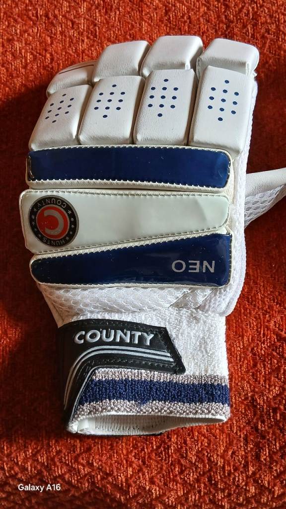 Like New Adult County Hunt Neo Batting Gloves
