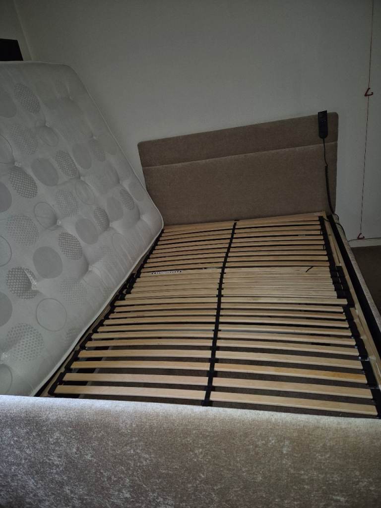 Electric adjustable double bed 