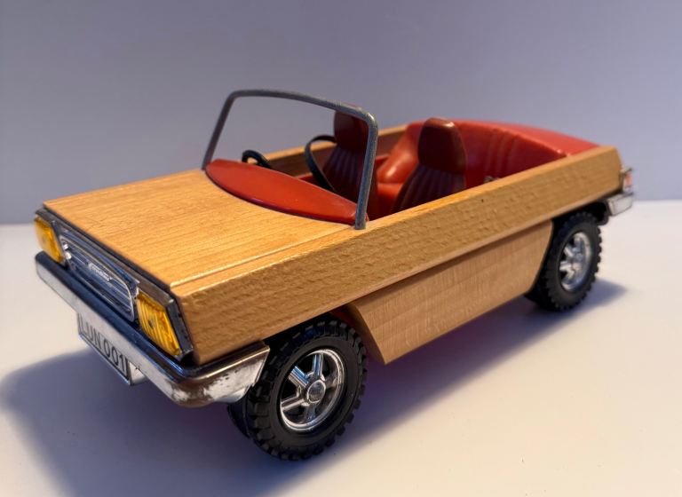 Lundby 1970’s dolls toy car