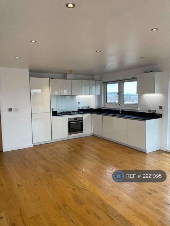 2 bedroom flat in Hanover House, Brentwood, CM14 (2 bed) (#2921095)
