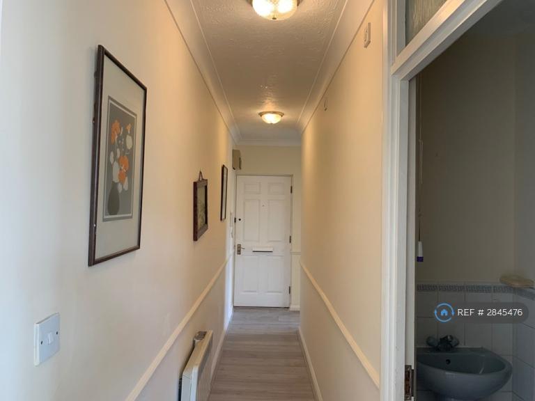 2 bedroom flat in Upton Court Road, Slough, SL3 (2 bed) (#2845476)