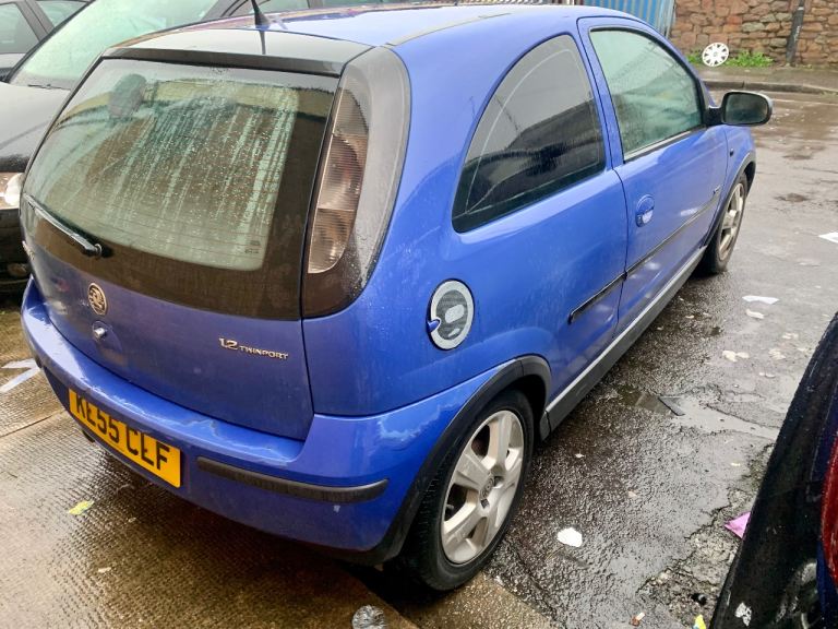 Vauxhall Corsa 1.2l sxi petrol tax and mot 2-keys logbook lots of history