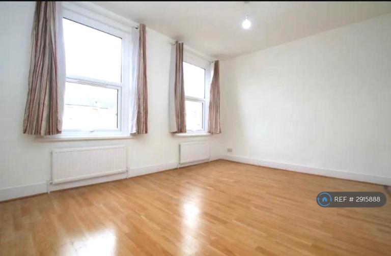 2 bedroom flat in Selsdon Road, London, E13 (2 bed) (#2915888)