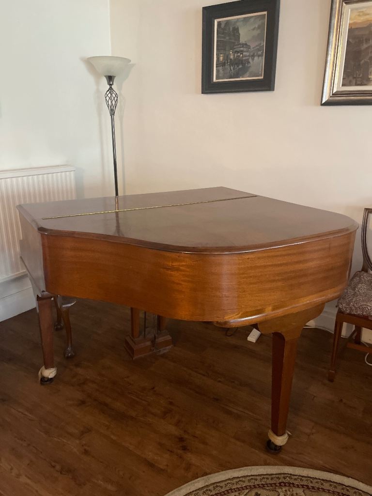 Baby Grand Piano 