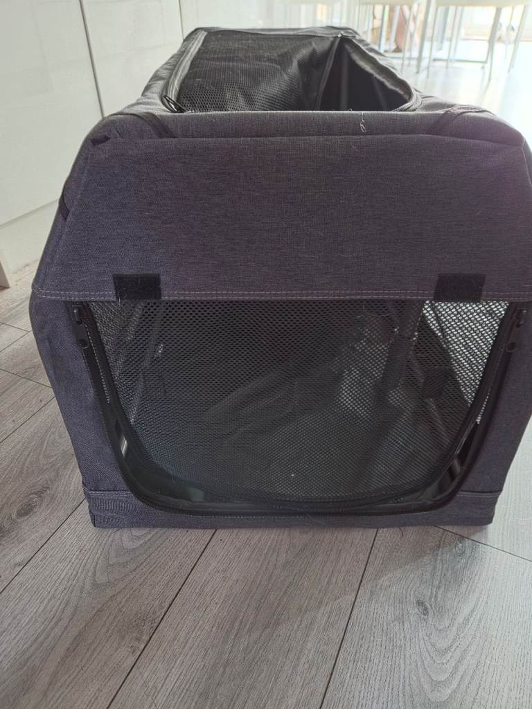 Foldable mesh dog crate