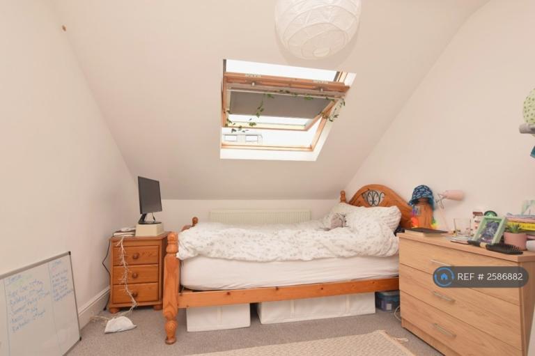 6 bedroom house in Manor Road, Fishponds, Bristol, BS16 (6 bed) (#2586882)