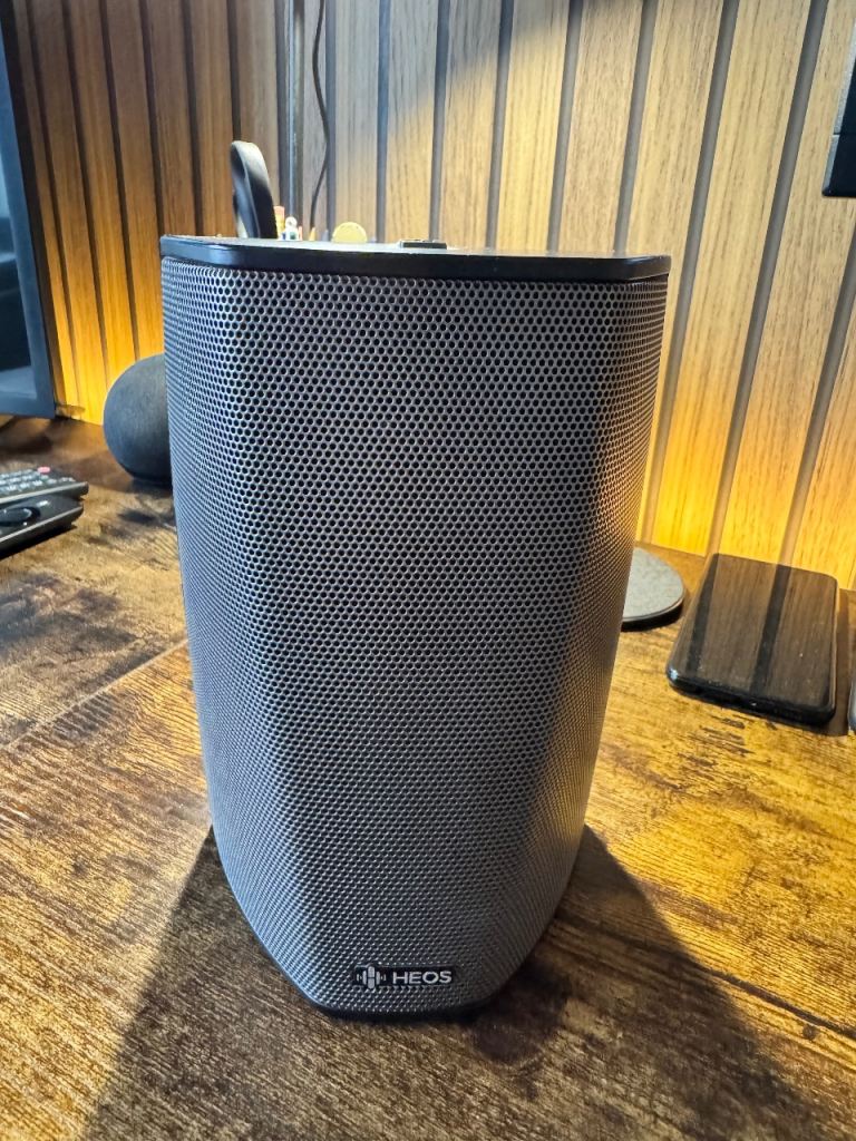 2x Denon Heos 1 HS2 Portable network speakers connected via WiFi x2 