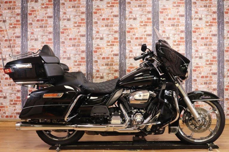 2017 HARLEY DAVIDSON FLHTK ELECTRA GLIDE ULTRA LIMITED - 34,335 MILES - EXTRAS