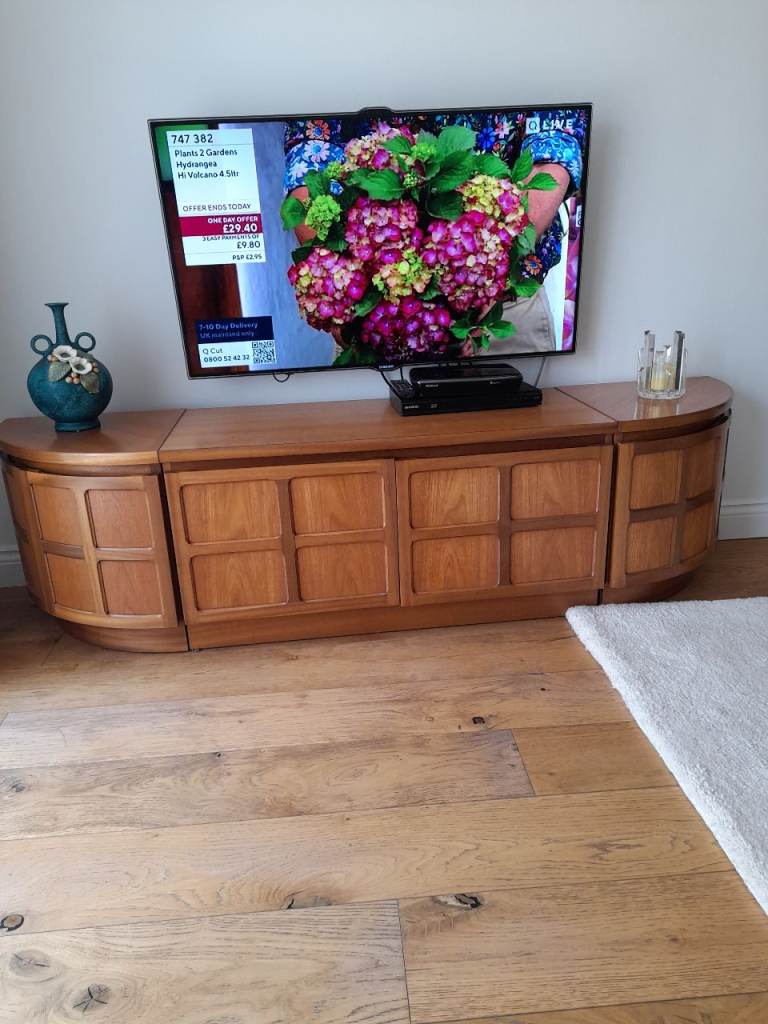 Solid Wood TV Stand/Sideboard Unit – Good Condition