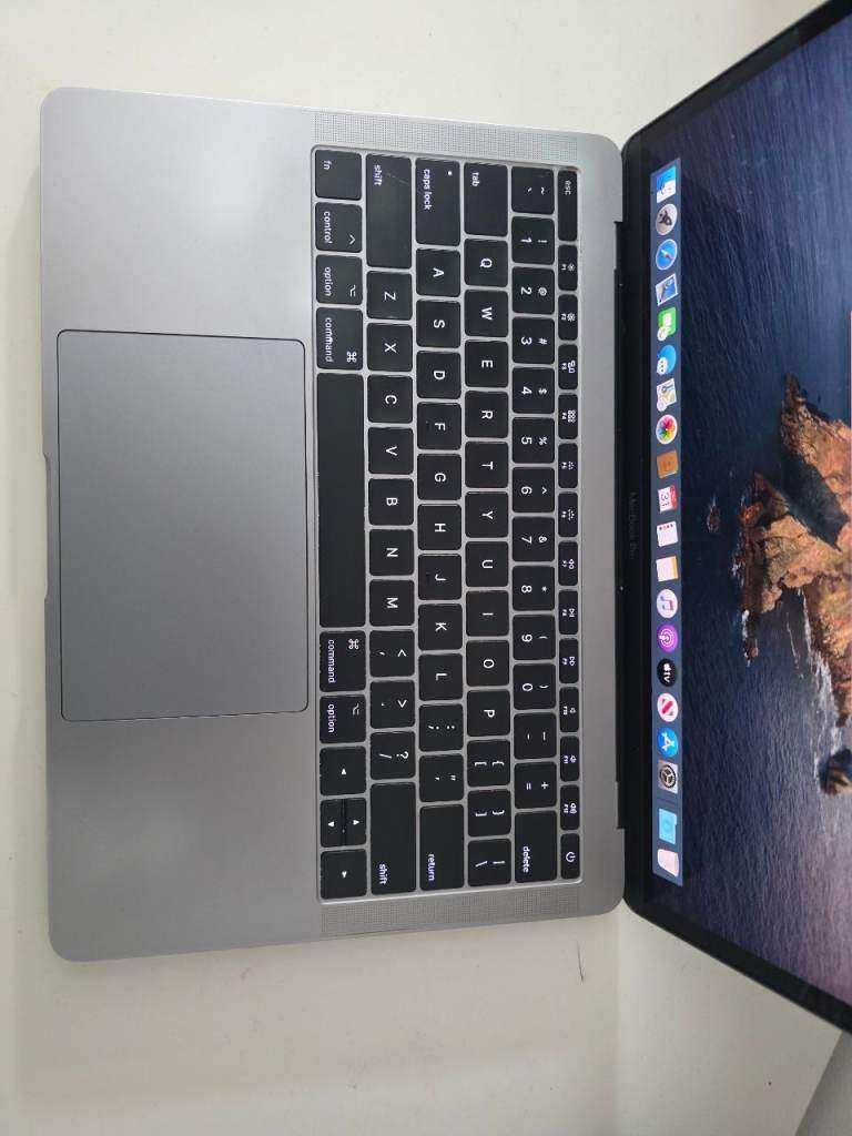  Apple MacBook Pro 2017 model good condition Core I7  16 GB and 256 GB SSD