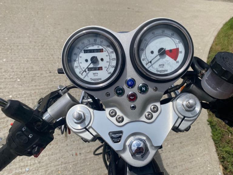 TRIUMPH THRUXTON 865, 2005, 2,793 MILES, ONE OWNER FROM NEW, VERY CLEAN BIKE.