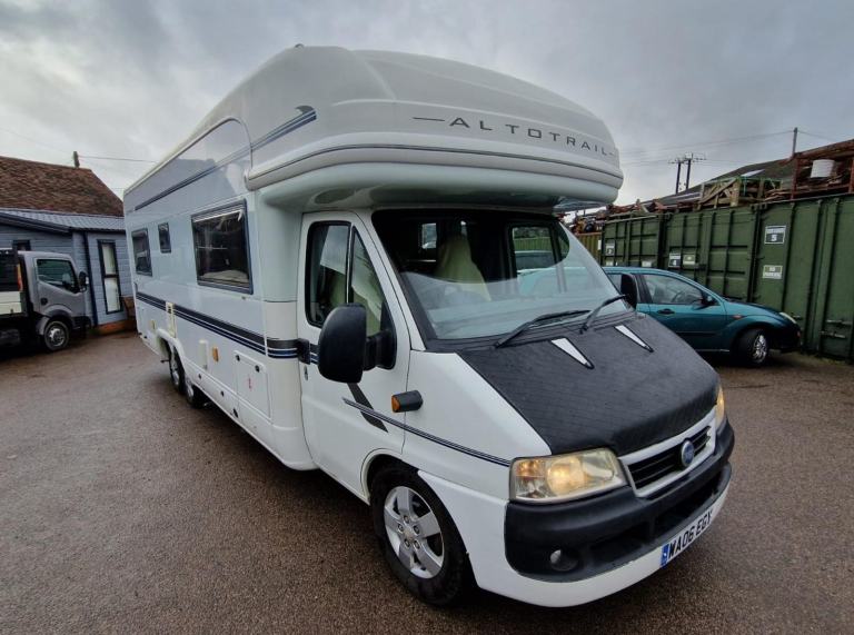 Autotrail Arapaho SE Tag Axle Coachbuilt Motorhome 2006