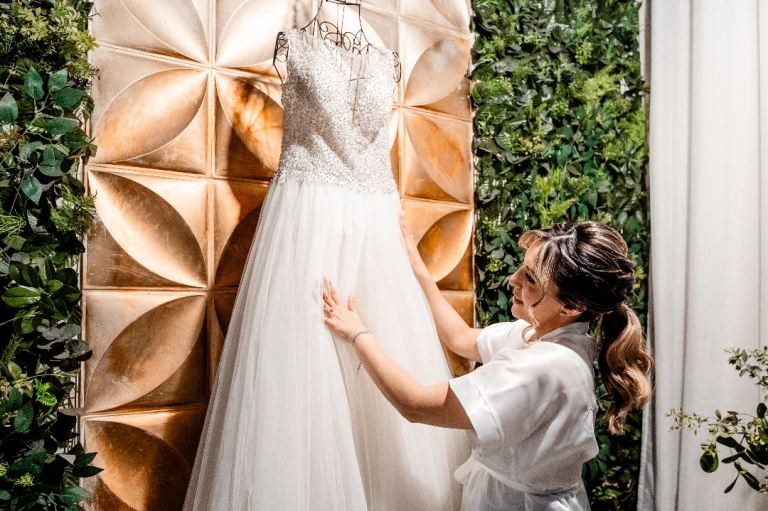 Stunning Ronald Joyce Crystal Wedding Dress – Size 12 🤍