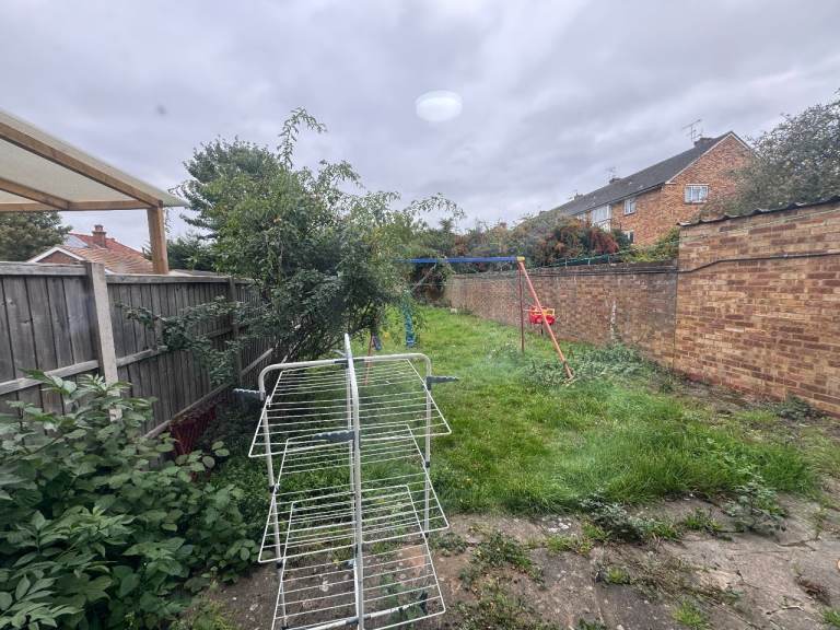 Semi Detached House for Rent - 3 Bedroom - Wimborne Avenue, Hayes, UB4 0HJ